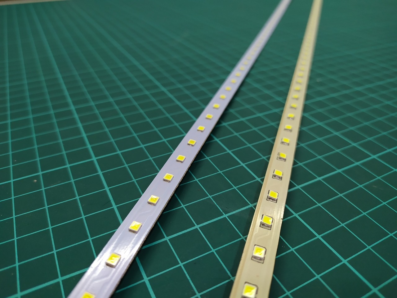 Tenká konštrukcia LED pásikov
